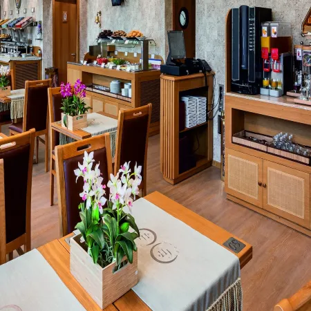 Hotel Jaguar Oporto - Airport to Hotel and City is a Free Shuttle Service