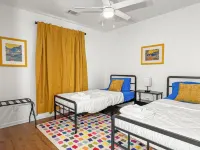 4BR Near Airport - King Bed, Beauty Bar, & Parking Hotels in Pooler