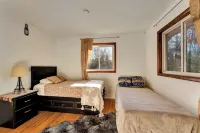 Cozy Scenic Mountain Getaway Hot Tub, Sauna & Game Room near Bushkill & Shawnee - 3-Star