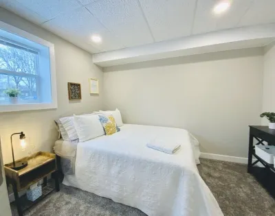 Charming 2 Bedroom Apt. Close to Valparaiso University Short-Term Stay Hotel in zona Purdue North Central Graduate