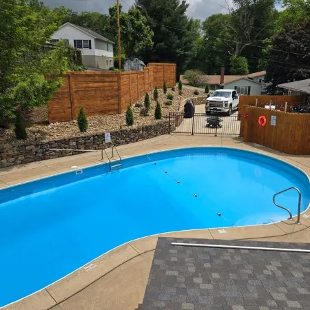 Crystal Wave Retreat, Berlin OhioHot tub and pool