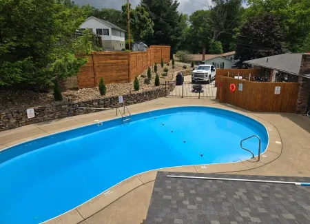 Crystal Wave Retreat, Berlin OhioHot tub and pool