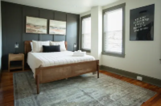 Quaint Townhome on Queen