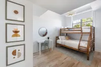Luxe 4-bedroom house in charming Jersey City, next to Lightrail into NYC