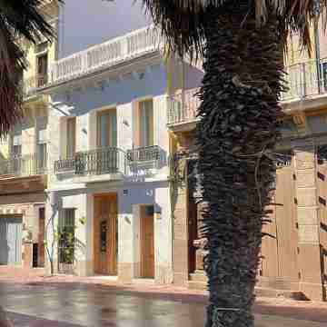 Design House with Swimming Pool Near the Beach Hotel Exterior