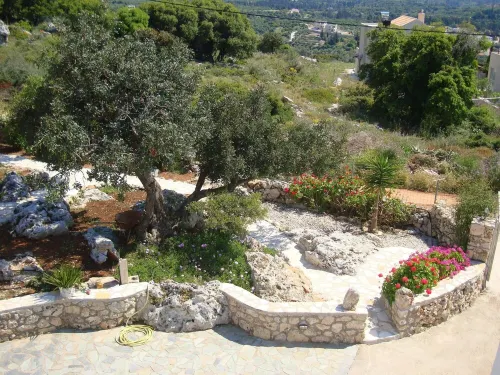 Villa in a unique location with pool, beautiful gardens mountain and sea views.