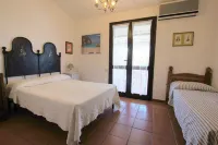 Villa Mary in Pula: exclusive location with private access to the beach Hotel di Perd'e Sali