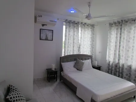 Grand 2-Bedroom Apt near Accra @ Victoria Grand apartments Отели в г. Тайфа