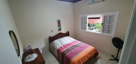 4 BEDROOM HOUSE - 10 PEOPLE