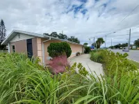 Rustic private aptzen Eau Gallie Downtown & 5 minutes Melbourne Beach