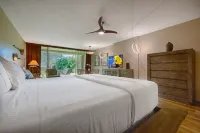 * Steps to the beach * Tropical garden studio