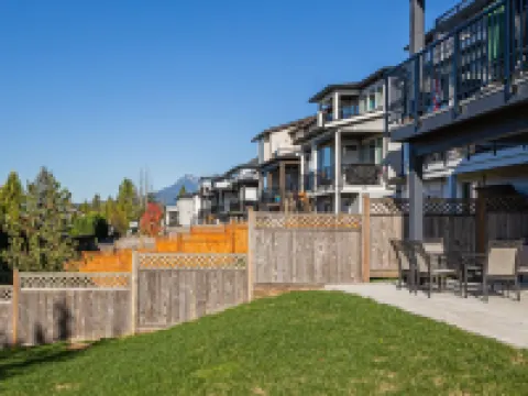 Modern Gateway Family-sized Suite in Thornhill-Maple Ridge - BC Hotels in Maple Ridge