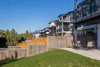 Modern Gateway Family-sized Suite in Thornhill-Maple Ridge - BC Hotels in Maple Ridge
