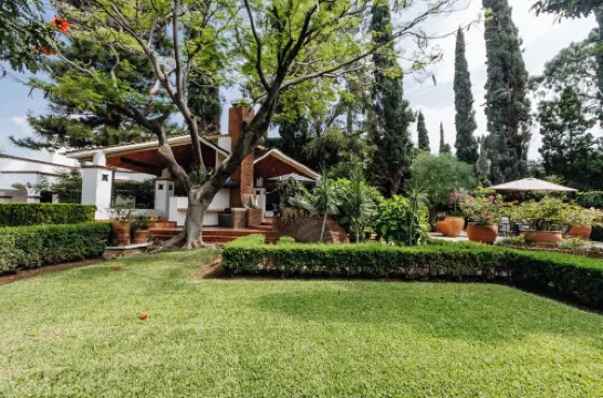 1 bed- 1 Bath. AC, solar heated pool, fitness room in  Oaxaca. Bule Villas, FLW