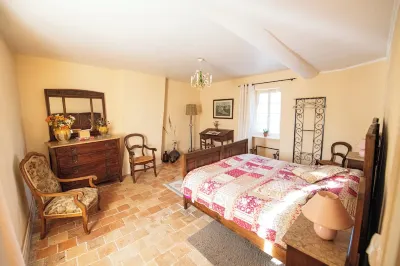 Character house with well-equipped garden, quiet location near city center Отели рядом с достопримечательностью «Domaine Monplezy»