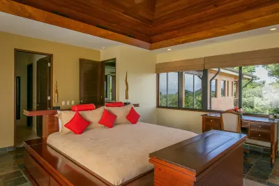 Casa Reserva: Luxury Villa, Sleeps 12, Stunning Ocean Views!