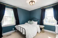 Cottage in Heart of Five Points - Pet Friendly!