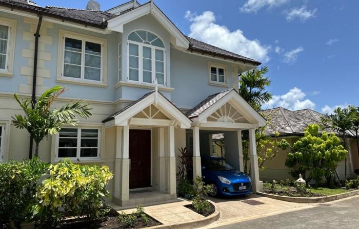 The Falls - Luxury 2-Bed Townhouse in gated community