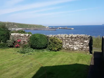 Bungalow with sea-view, near small town of Thurso. Hotels near Geise Farm