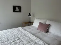 Maddie's Homestay Hotels near New World Newlands