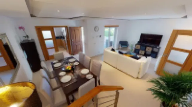 Town House, 5 bedroom, WIFI, UK TV.