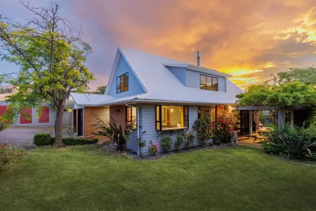 Relax and unwind in your home away from home in a large private home Отели рядом с достопримечательностью «Marlborough Museum»