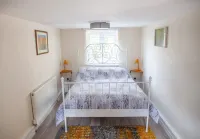 Rural, secluded holiday lodge close to beaches and Sandringham