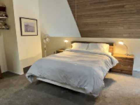 Cozy Mountainside Chalet in Kimberley 金伯利酒店