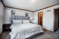 Beautiful and Cozy Olathe Home. Family friendly with King Bed