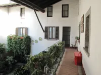 ANCIENT COURT DWELLING MEME'S CIN EN017169C1ZJZHTBAK