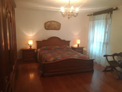 LARGE APARTMENT BETWEEN LAKE & MOUNTAINS