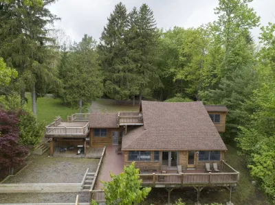 Pointe of View on Otsego Lake. 4 Bedrooms, 4 Bathrooms, 6 miles from Cooperstown