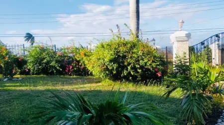 Villa Paradise- Pool, Jacuzzi & More Отели рядом с достопримечательностью «Sandals Cay»