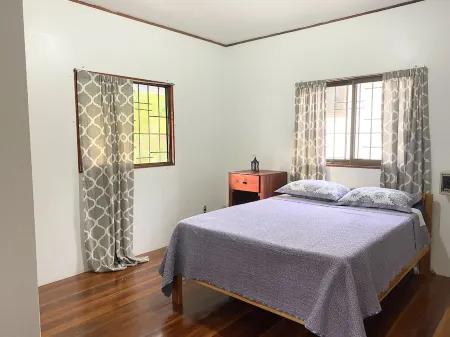 Large family home 5 min from town and 150m from beach