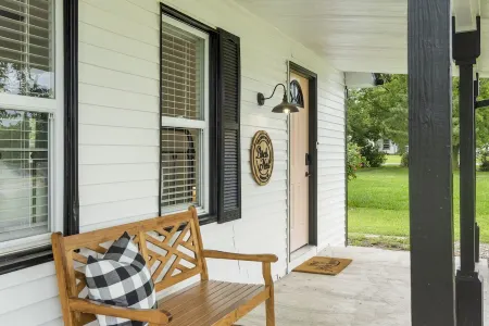 DOWNTOWN OWASSO! Newly Remodeled. The Birch Nest