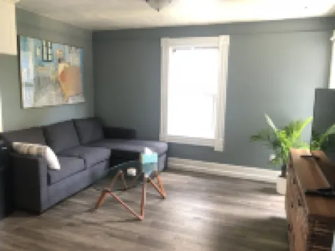 Charming 2 Bedroom Apartment