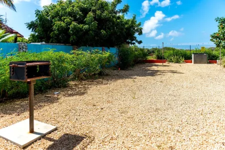 Affordable Waterfront-  Instant Holiday Mode - Lac Bay Casitas Отели рядом с достопримечательностью «Pekelmeer, Flamingo Sanctuary»