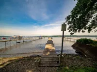 Gifford House: 4BR, Secluded Lake House on 1.5 Acres with Private Dock Hotels in Lakewood