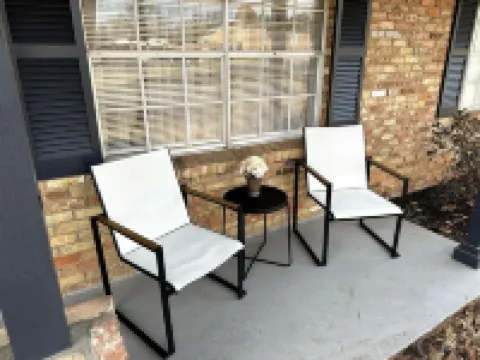 Agreeable Gray: 3 Bedroom, Soothing 5 Beds, Large groups, Pet Friendly