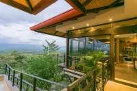 Ultra Luxury with Panoramic Views, Private Infinity pool and natures paradise