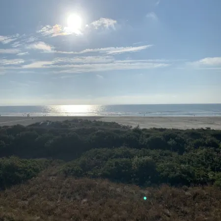Welcome to Paradise! Breathtaking Ocean Front -Top Floor Condo