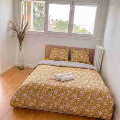 Apartment with Balcony, 4 bedrooms, space & comfort, Centre Gare Rooms