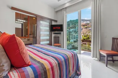 V399 PH4 - STUNNING 2 BDRM 2.5 BATH - BOUTIQUE BUILDING - ZONA ROMANTICA'S BEST!