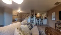Cozy condo in Sparks, NV close to dining, shopping, and entertainment.