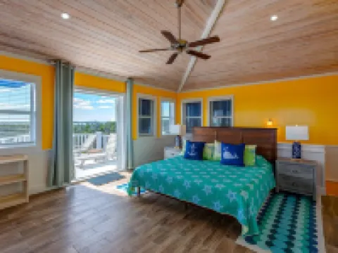 Blue Tang - Newly Renovated Bahamian Villa, minutes to the ocean! Hotels in Elbow Cay