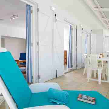 Porcelaine: Stylish apartment with seaview from its balcony Others