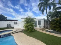 Luxury 5 Bedroom Home, 3 Minute Walk from the Beach - Pool