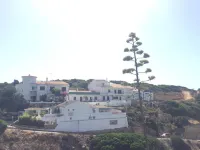 Coastal Benagil apartment. Rooftop & pool. Walk to beach, caves & restaurants