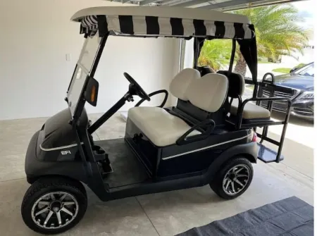 Cheerful King Bed Home in the Villages Отели в г. Самтер