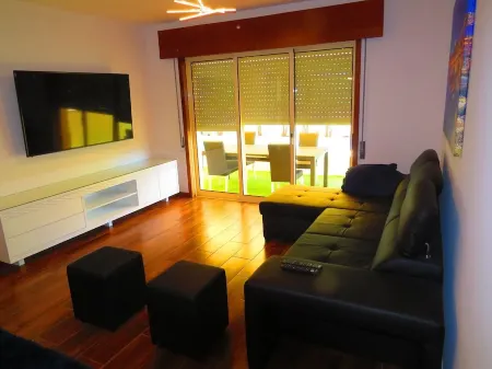 PortoHouse. com - House with Heated Pool and Game Room